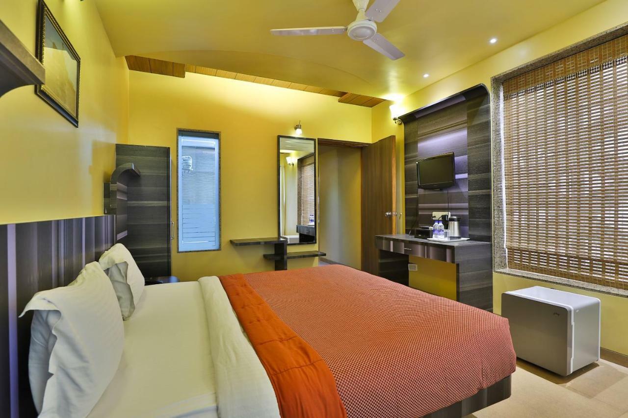 Palette - Hotel Ocean Inn Daman Eksteriør bilde