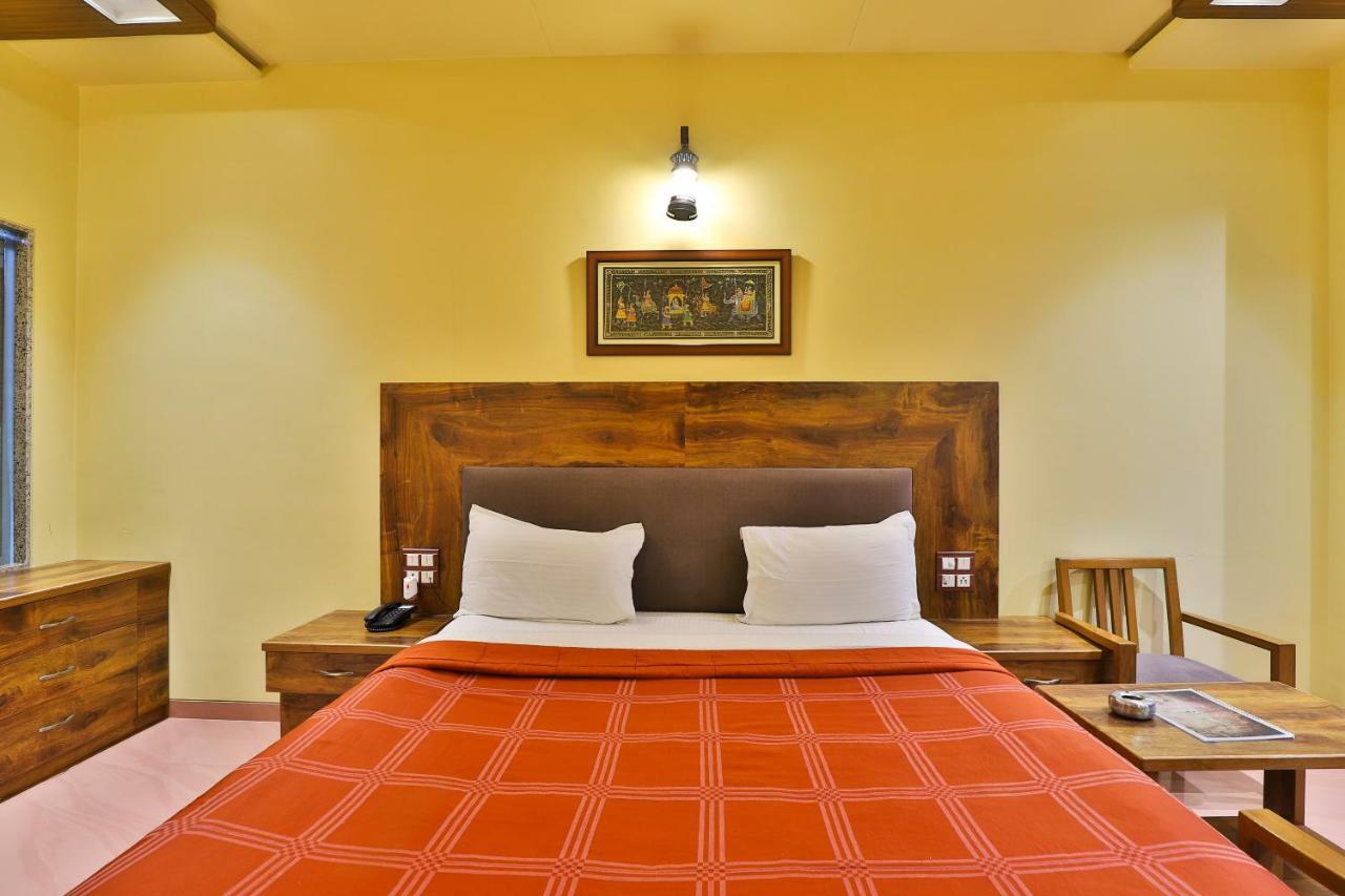 Palette - Hotel Ocean Inn Daman Eksteriør bilde